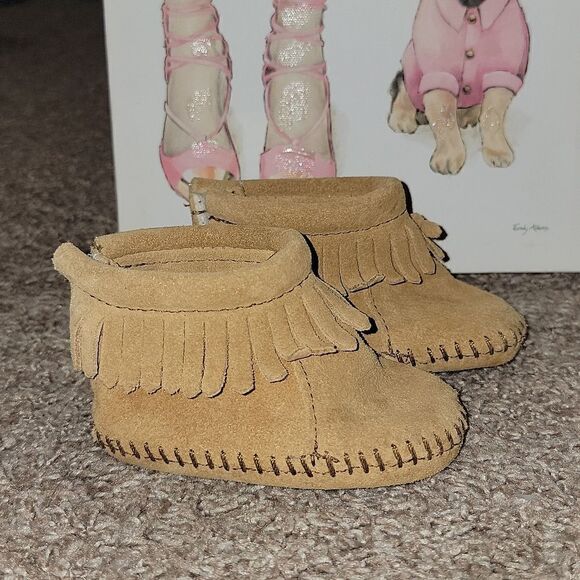 Minnetonka Genuine Suede Crib Bootie Moccasins Size 1 (3-6 Months) - Picture 1 of 9